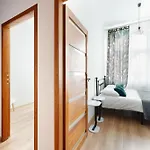 Spacious By Bookinghost Daire *