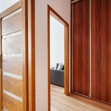 דירה Spacious By Bookinghost *